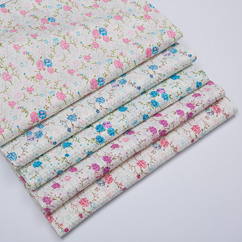 Kabarcık işleme ile basılmış dağıtım% 100 polyester kumaş küçük çiçek tasarımı